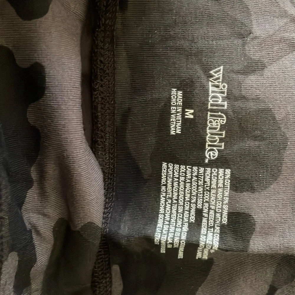 Black Camo Leggings 🖤🩶 - Picture 13 of 13